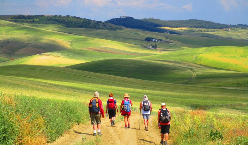 Terra di antichi pellegrini, la Puglia custodisce sentieri che attraversano secoli di storia.